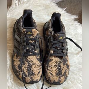 Adidas ultraboost 5 DNA Sneakers womens Sz 6.5 Acid Wash and core Black 60600